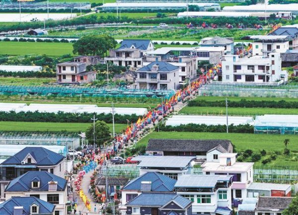 荣立通 绘出乡村好“丰”景